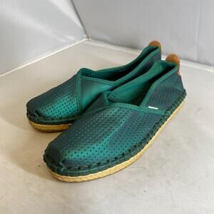 Toms Petra green emerald metallic slip on flats 6.5W
